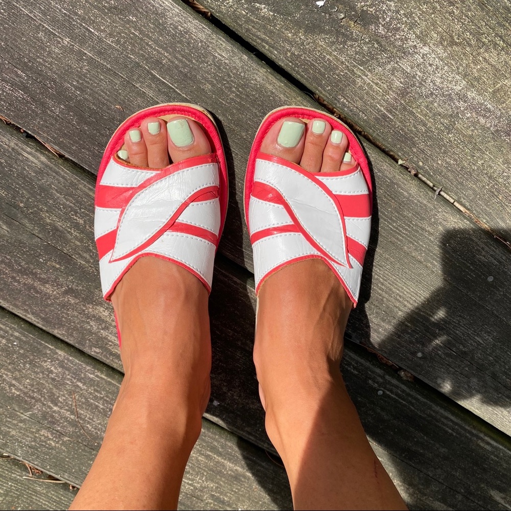 ❤️ BASIC RED & WHITE LEATHER SLIPPERS!